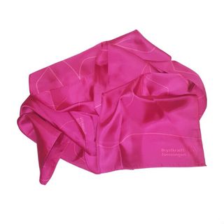 Vinderne af 3 udloddede silketørklæder